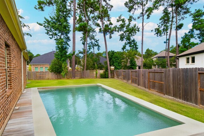 Building Photo - 323 Fanpalm Ct