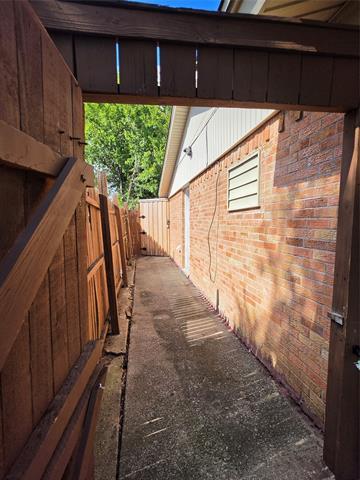 Building Photo - 2539 Hillsboro Ave