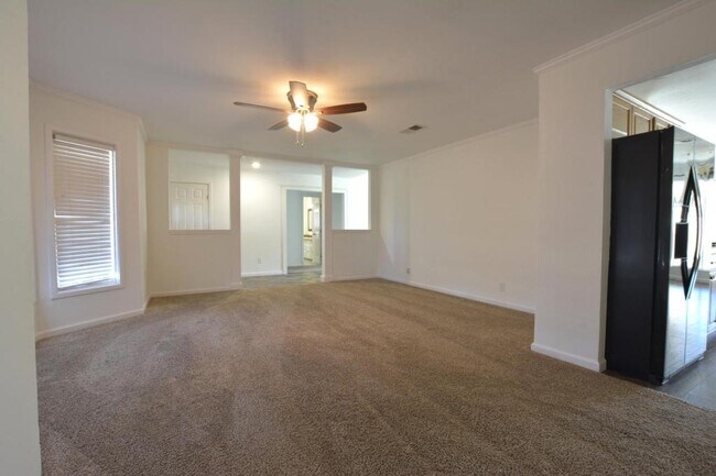 Building Photo - 815 7th St