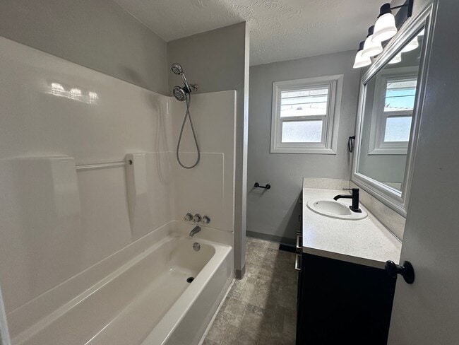 Building Photo - Charming 4 bedroom home in Independence