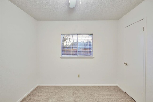 Building Photo - 2807 Firecrest Dr