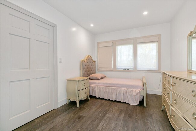 Building Photo - 22 Olive St