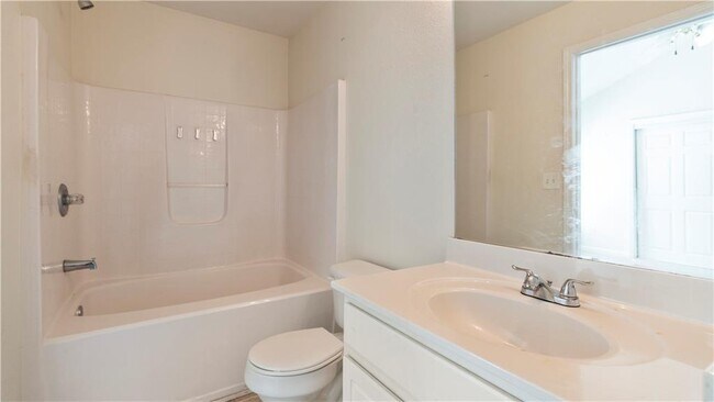 Building Photo - 290 Brookview Dr