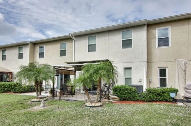 Building Photo - Charming 3BR 2.5 bath Townhome in heat of ...
