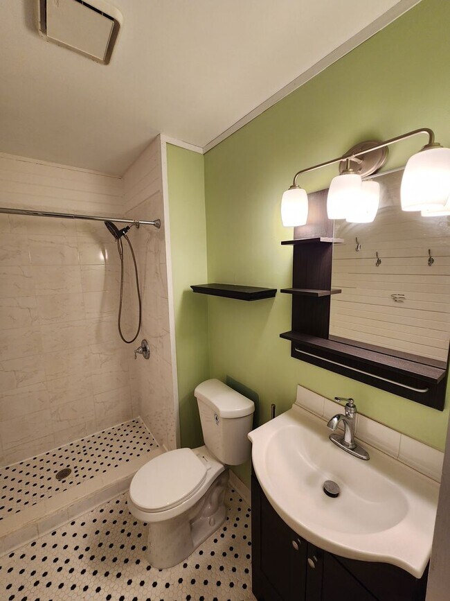 Building Photo - Chapel Hill / Finley Forest Townhouse AVAIL