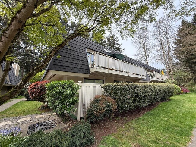 Building Photo - Updated 2BR Condo Near Juanita Village & Beach – Pool, Gym, Parking Included
