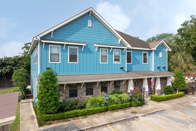 Building Photo - The Villas at Riverbend