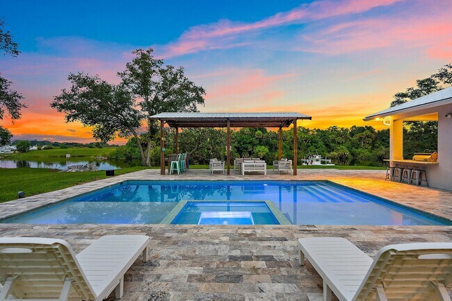 Building Photo - 12955 SW Kanner Hwy