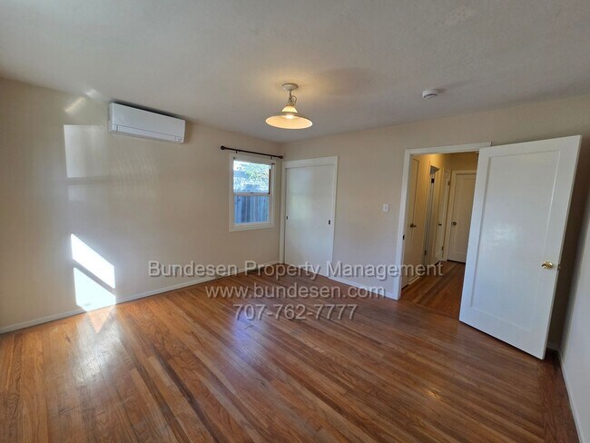 Building Photo - Charming home near Montgomery Village~  2bd/1ba, plus large bonus room~ 1397 sq ft home