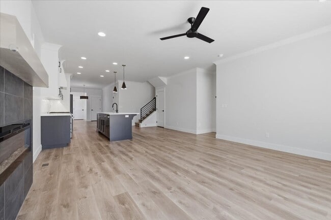 Building Photo - Heart of Eagle 3 Bed 2.5 Bath