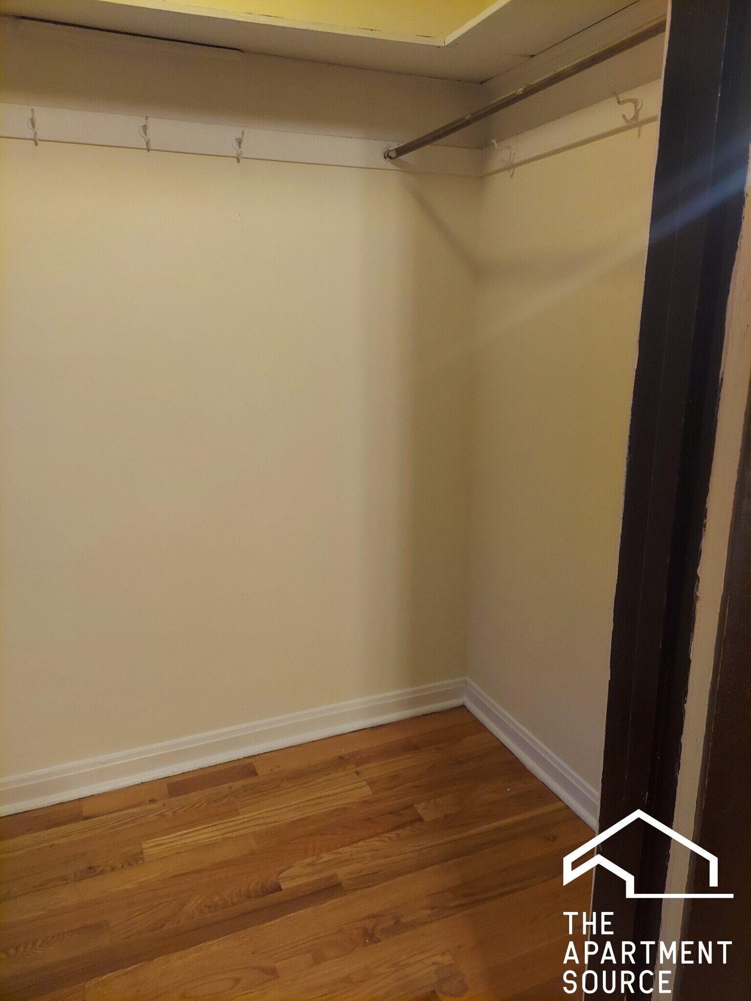 Building Photo - 4415 N Wolcott Ave