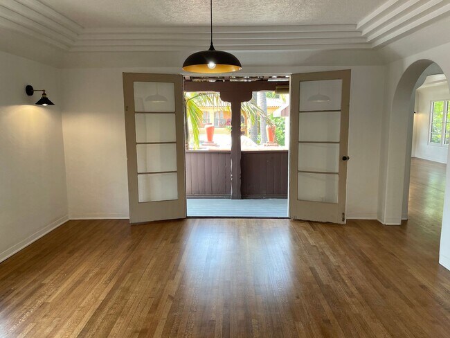 Building Photo - 316 Park Ave