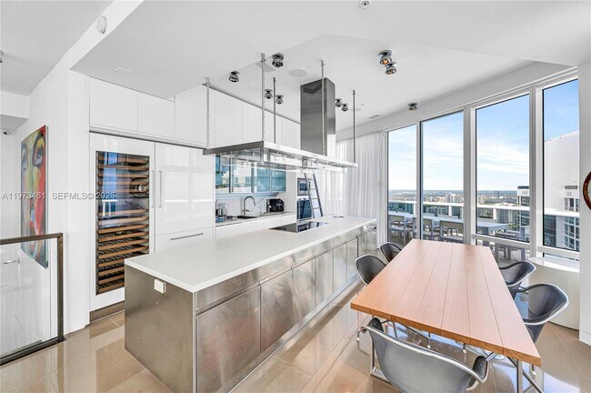 Building Photo - 18101 Collins Ave