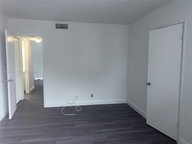 Building Photo - 213 Lake Pointe Dr