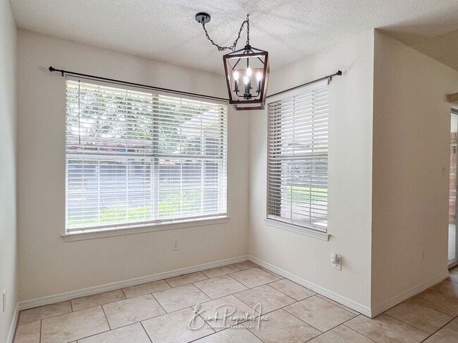 Building Photo - 2511 Southern Oaks Dr