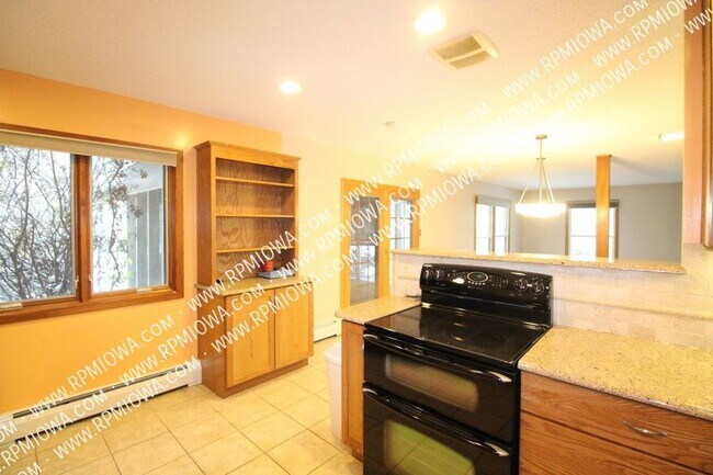 Building Photo - SCREENED PORCH!! 3 Bedroom, 1.5 Bath Home ...
