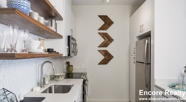 Building Photo - 240 Sidney St