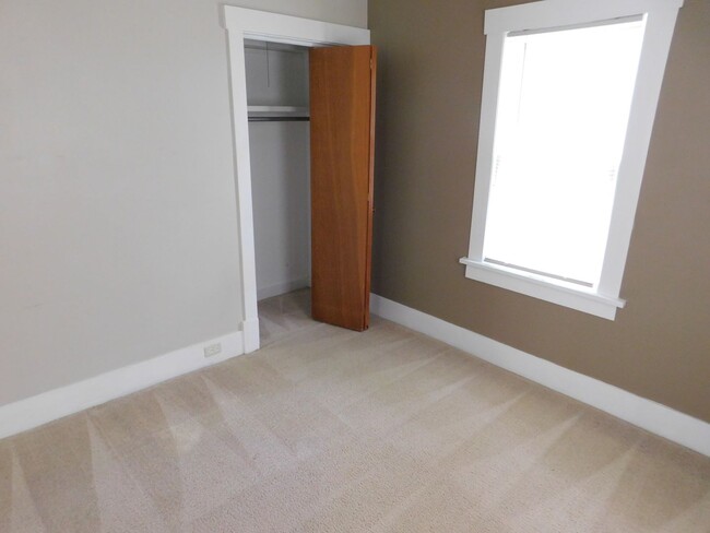 Building Photo - Cozy 2 Bed 1 Bath Home