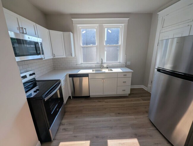 Building Photo - Remodeled 2-Bedroom Home with Main Floor Laundry & Two Car Garage