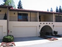 Building Photo - Spacious Los Gatos town home with two car garage.