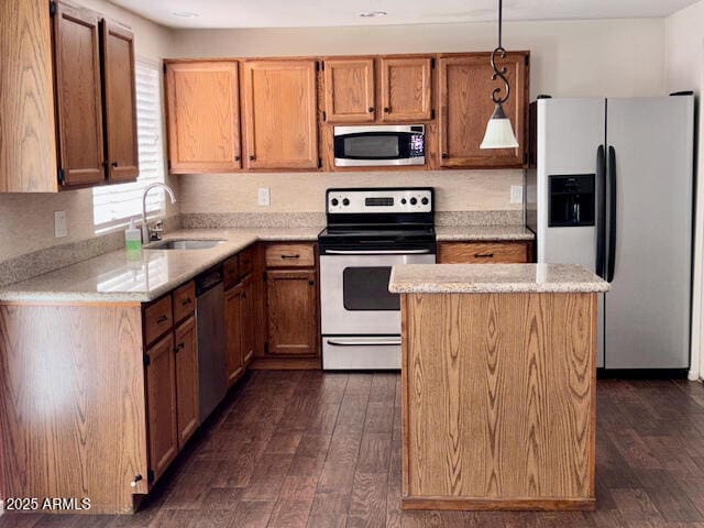 Building Photo - 1509 W El Alba Way