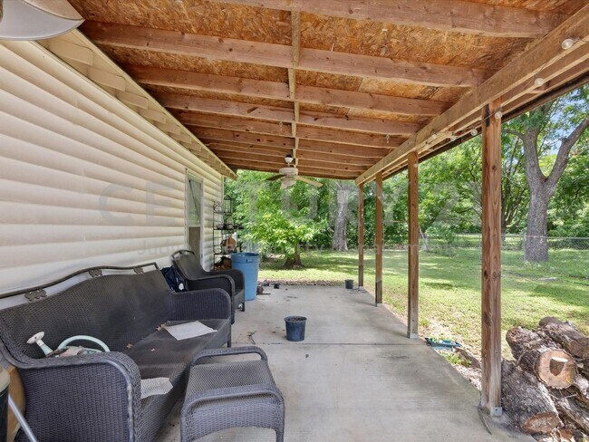 Building Photo - Tastefully Updated 3/1 in Haltom City For Rent!