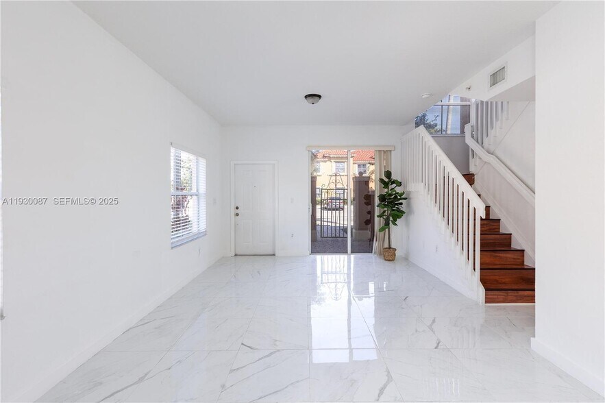 Building Photo - 1009 SW 144th Ave