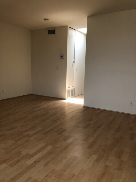 Building Photo - 1733 Lucile Ave