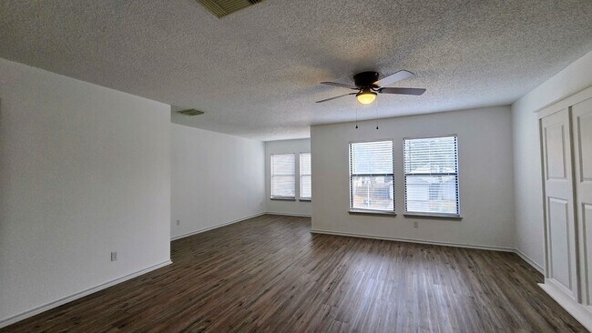 Building Photo - 3 BED/2.5 BATH IN LOVELY SCHERTZ! Less than 5 miles to Randolph AFB