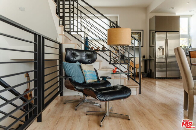 Building Photo - 6072 Pickford St