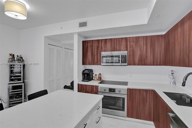 Building Photo - 488 NE 18th St