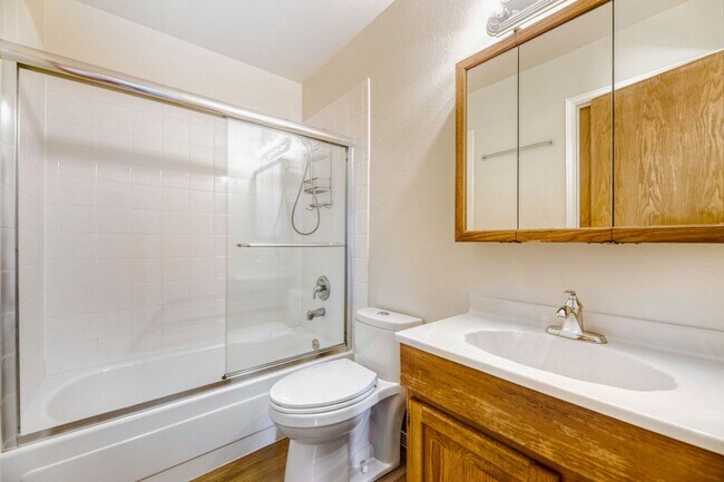 Building Photo - Enjoy the Private Pool and Outdoor Sauna at this 3/2 Home in a Quiet Neighborhood in Louisville