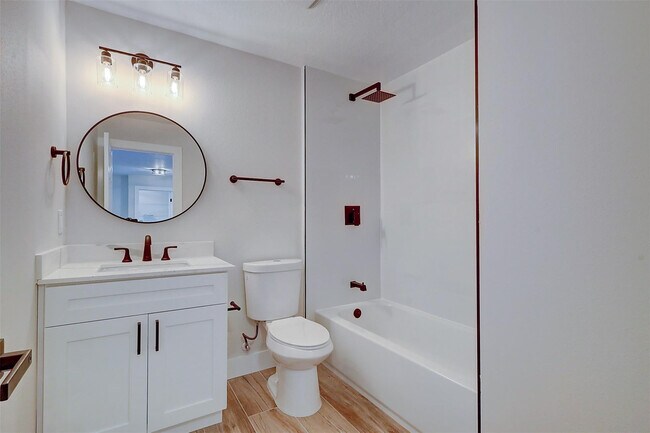 Building Photo - 1956 SW Jamesport Dr