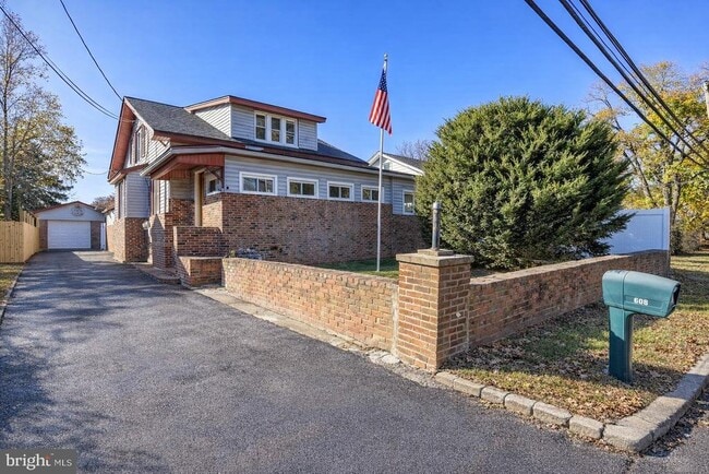 Building Photo - 608 Bethel Ave