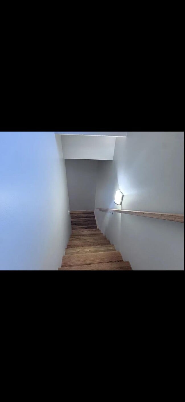 Building Photo - 1339 Hickory Point Dr