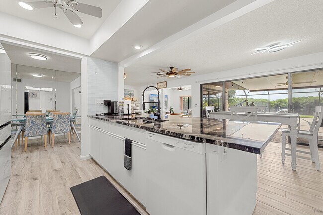 Building Photo - 1075 SE Coral Reef St