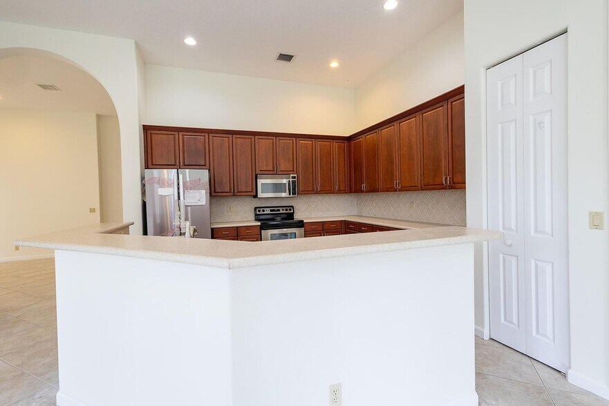 Building Photo - 6428 Garden Ct