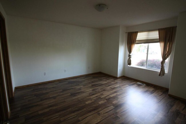Building Photo - 214 NE 170th Ave