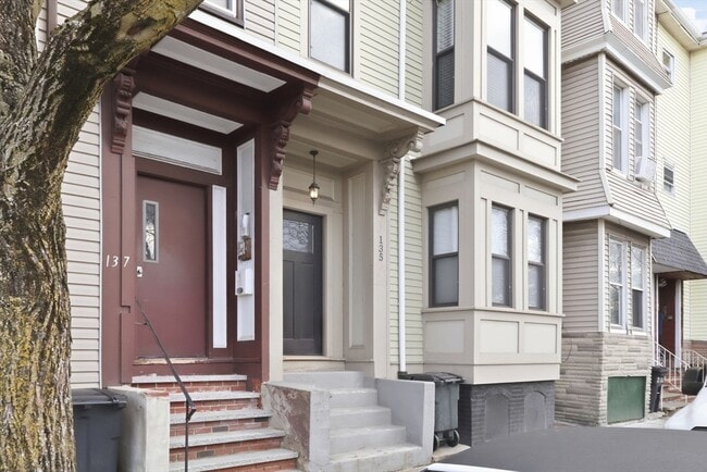 Building Photo - 135 Havre St