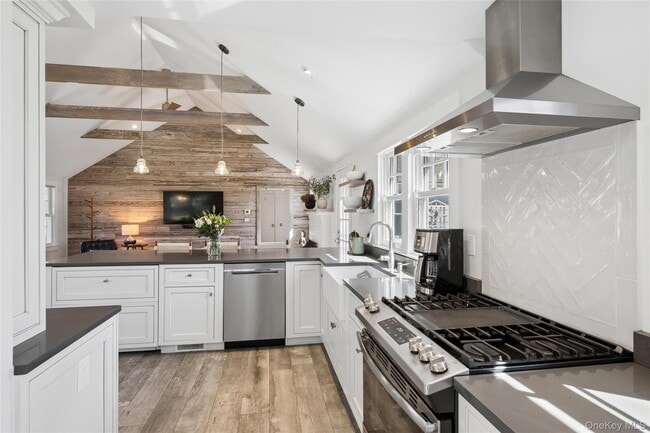 Building Photo - 250 Oak Rd