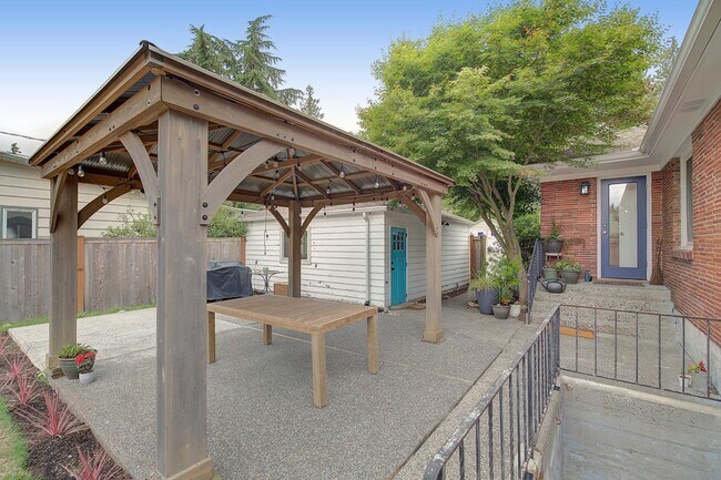 Building Photo - 4Bd/1.75Ba Edmonds House