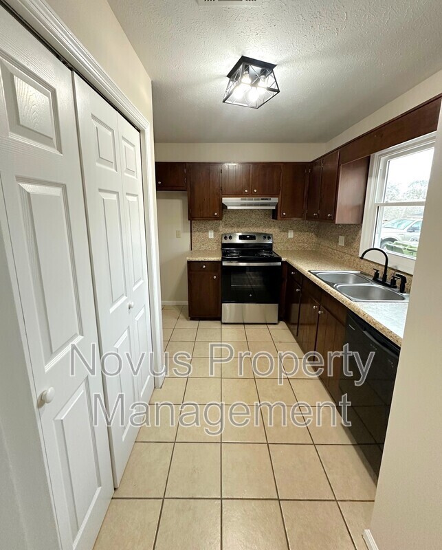 Building Photo - 104 Wrenwood Ln