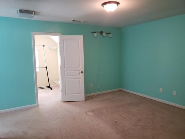 Building Photo - 5645 Princeton Run Trail