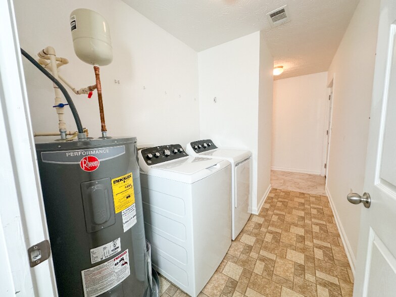 Building Photo - 600 Indian Trail