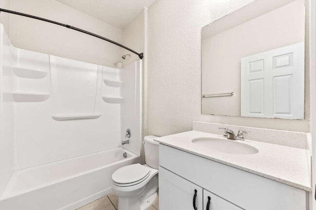 Building Photo - "Spacious 4-Bedroom Retreat with 3 Full Baths in San Antonio – Your Perfect 2029 Sq Ft Sanctuary!"