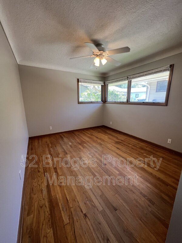 Building Photo - 3122 Shawnee Ave