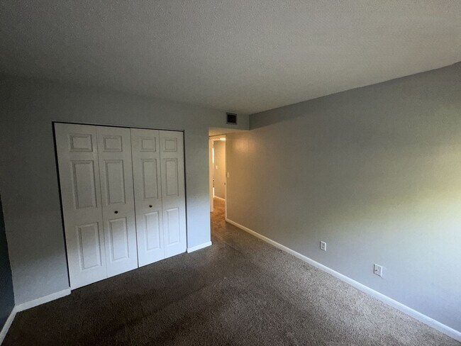 Building Photo - Condo In The Very Desirable Conquistador Condos