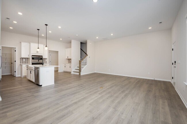 Building Photo - BEAUTIFUL TOWNHOME IN TERRACES AT FARMINGTON