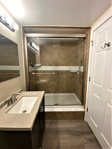 Building Photo - 754 Cottonwood Dr