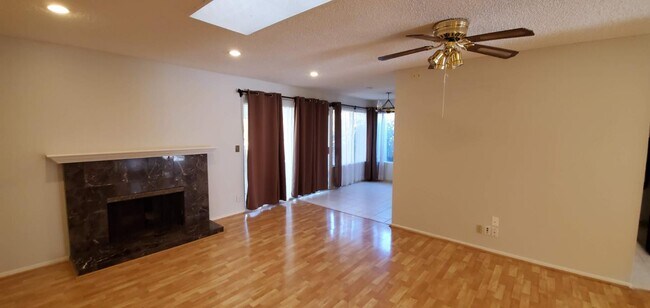 Building Photo - 7312 Phinney Way